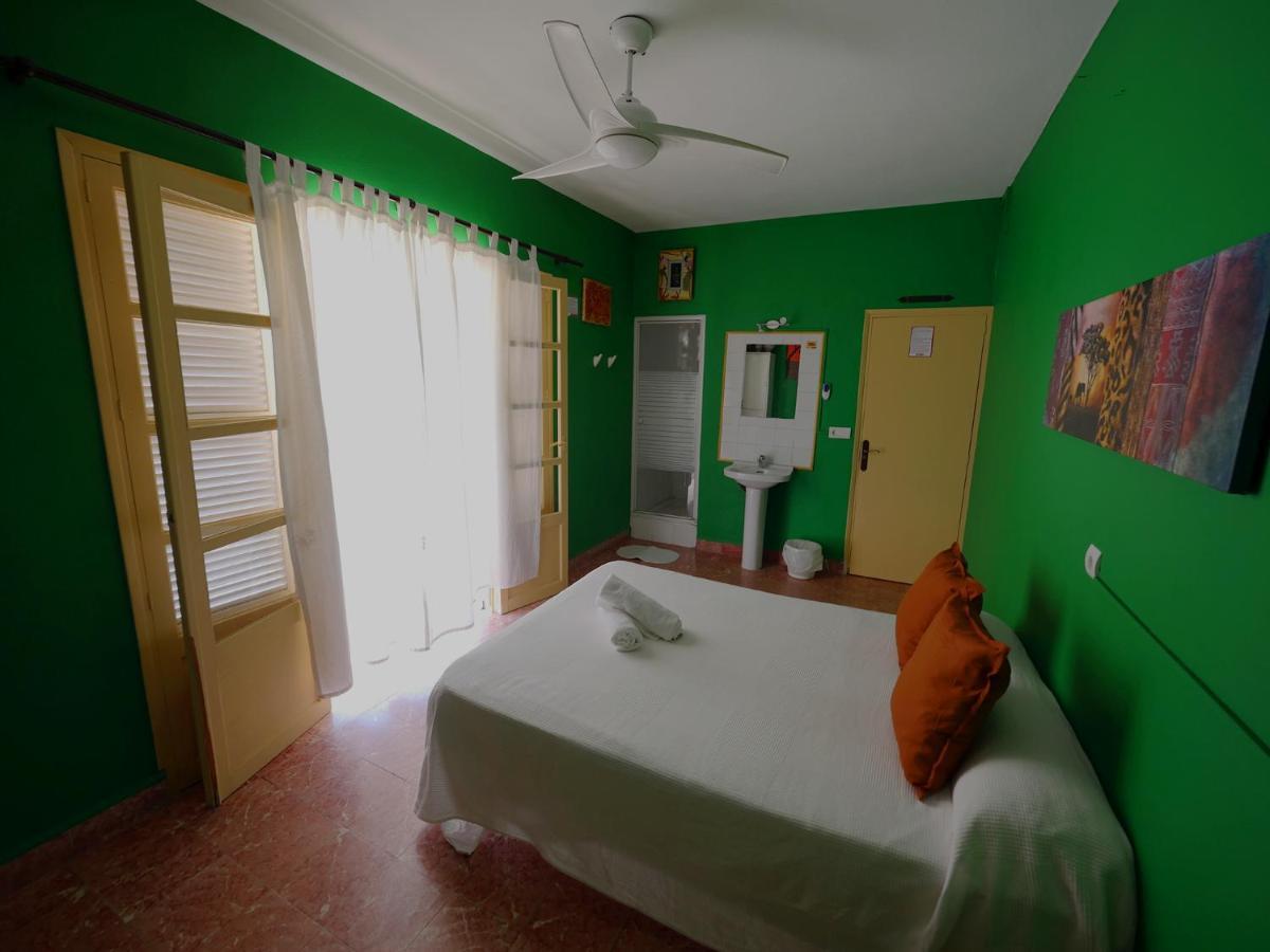 Hostal Giramundo อิบิซาทาวน์ ภายนอก รูปภาพ