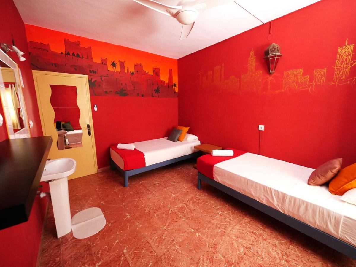 Hostal Giramundo อิบิซาทาวน์ ภายนอก รูปภาพ