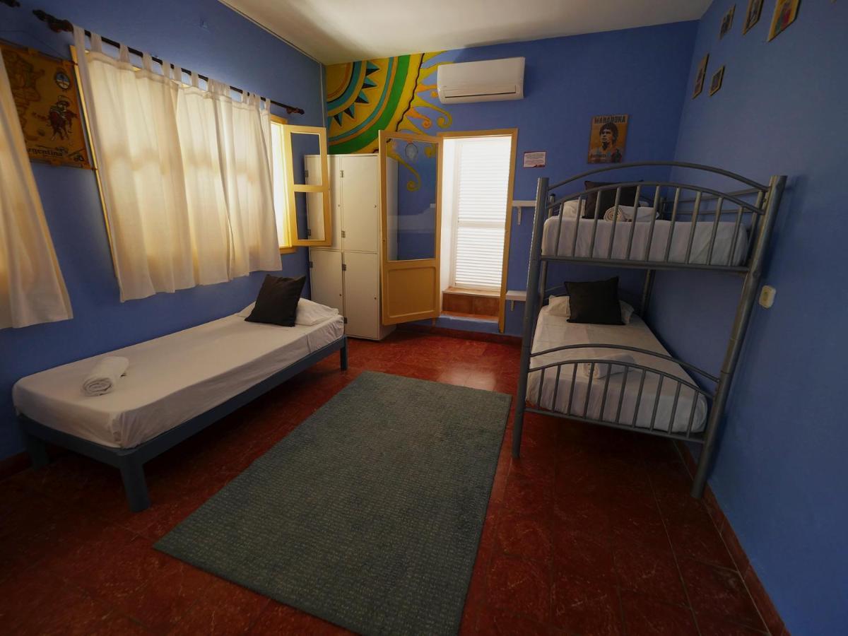 Hostal Giramundo อิบิซาทาวน์ ภายนอก รูปภาพ