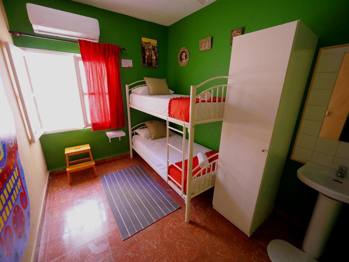 Hostal Giramundo อิบิซาทาวน์ ภายนอก รูปภาพ